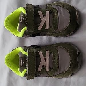 Green, camouflage/neon Infant size 5 sneakers